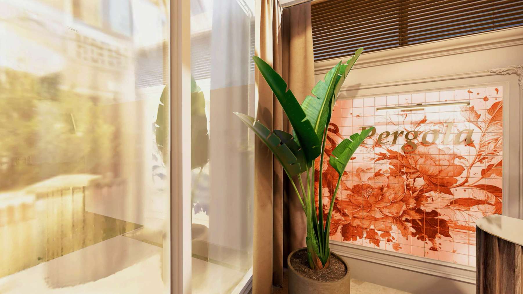 Intrarea restaurantului Pergola cu vedere spre grădină